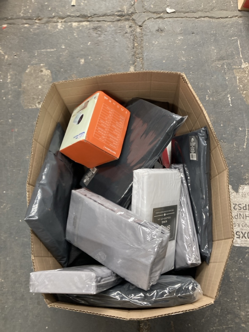 Lot 280  
            Edinburgh SR23 - Delivery Only 

                
QUANTITY OF ITEMS TO INCLUDE STEVE MADDEN CHOCOLATE WALLET ON A STRING : LOCATION...