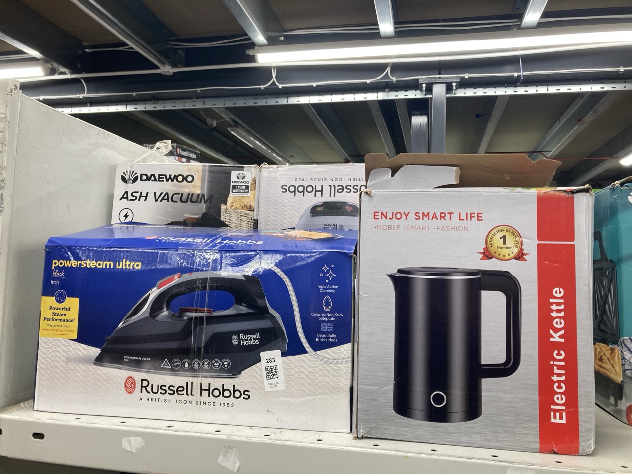 Lot 283  
            Edinburgh SR23 - Delivery Only 

                
QUANTITY OF KITCHEN & APPLIANCES ITEMS TO INCLUDE RUSSELL HOBBS STEAM IRON [3100W...