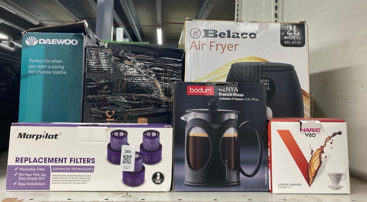 Lot 284  
            Edinburgh SR23 - Delivery Only 

                
QUANTITY OF KITCHEN & APPLIANCES ITEMS TO INCLUDE BODUM KENYA FRENCH PRESS - 500M...