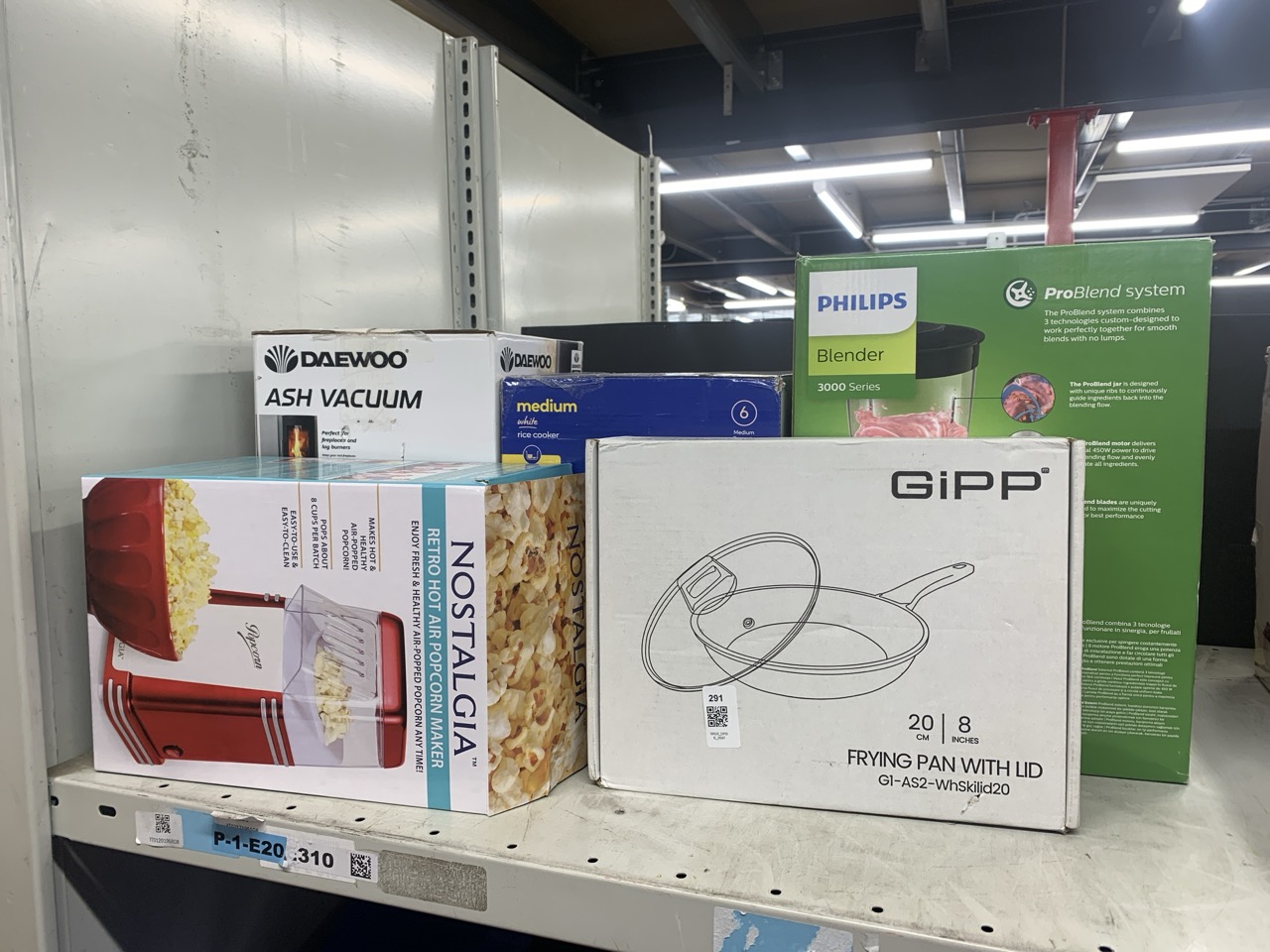 Lot 291  
            Edinburgh SR23 - Delivery Only 

                
QUANTITY OF KITCHEN & APPLIANCES ITEMS TO INCLUDE PHILIPS BLENDER 3000 SERIES, PR...