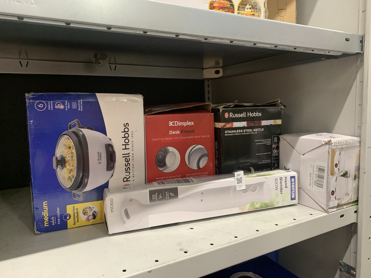 Lot 297  
            Edinburgh SR23 - Delivery Only 

                
QUANTITY OF KITCHEN & APPLIANCES ITEMS TO INCLUDE RUSSELL HOBBS ELECTRIC RICE COO...