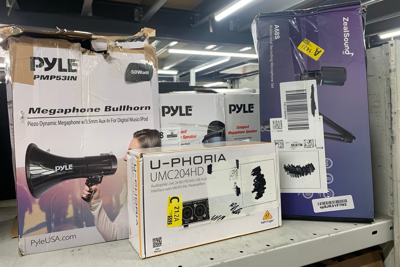 Lot 304  
            Edinburgh SR23 - Delivery Only 

                
QUANTITY OF TV & AUDIO ITEMS TO INCLUDE BEHRINGER UMC204HD AUDIOPHILE 2X4, 24-BIT...