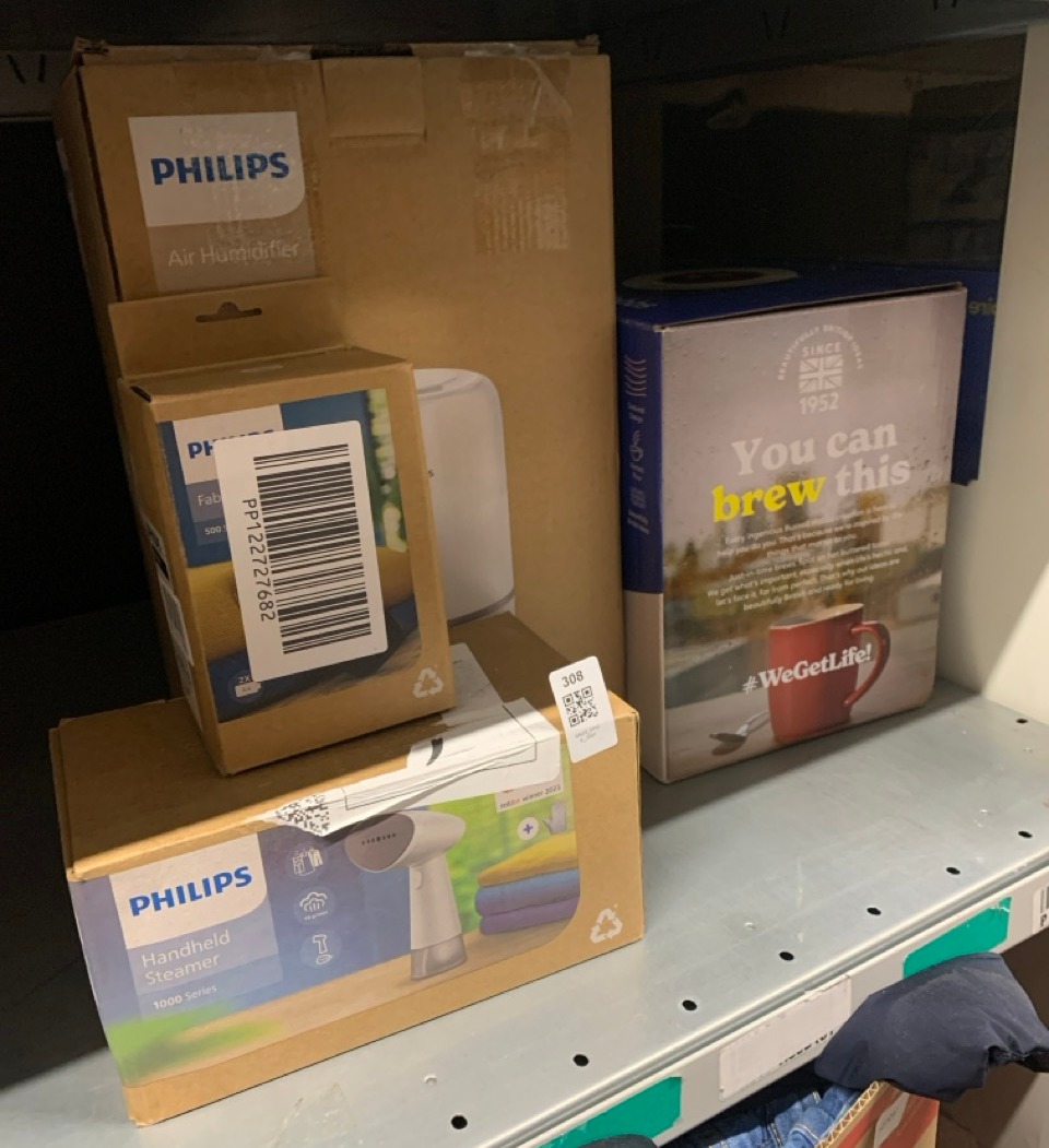 Lot 308  
            Edinburgh SR23 - Delivery Only 

                
QUANTITY OF KITCHEN & APPLIANCES ITEMS TO INCLUDE RUSSELL HOBBS INSPIRE ELECTRIC ...