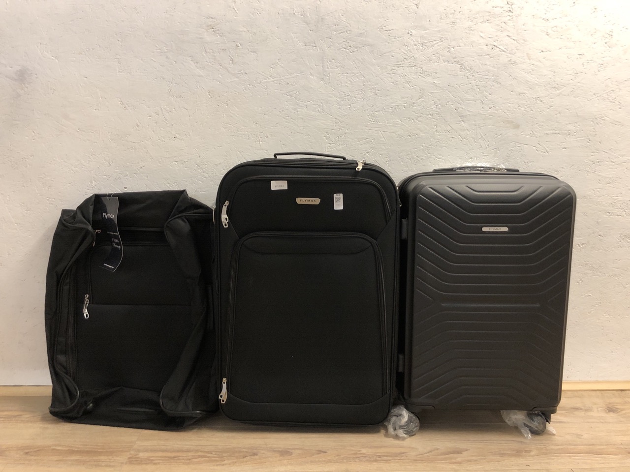 Lot 324  
            Edinburgh SR23 - Delivery Only 

                
QUANTITY OF GENERAL GOODS TO INCLUDE FLYMAX LARGE SUITCASE: LOCATION - F