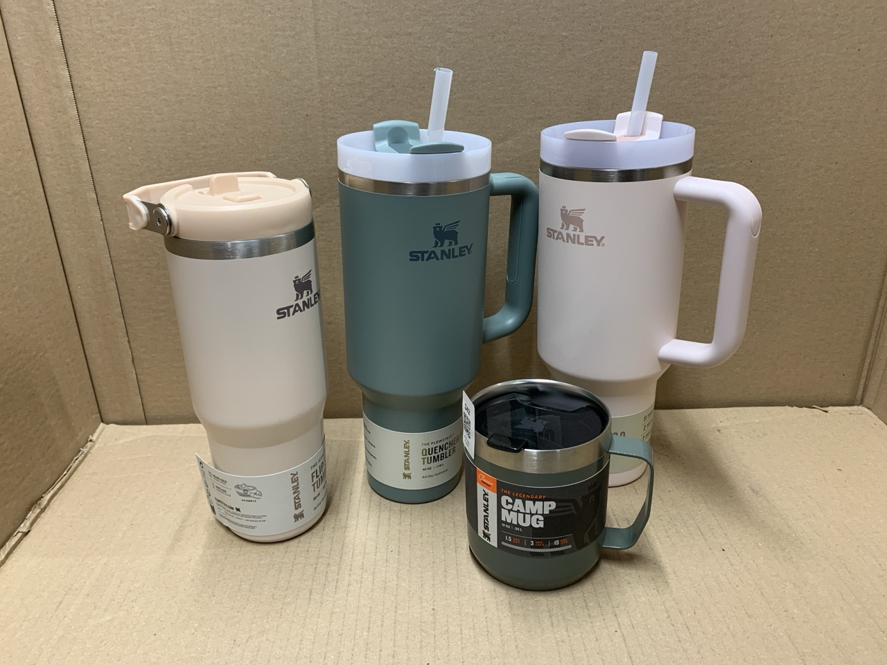 Lot 342  
            Edinburgh SR23 - Delivery Only 

                
QUANTITY OF ITEMS TO INCLUDE STANLEY 1913 QUENCHER H2.0 FLOWSTATE TUMBLER 1.2L - ...