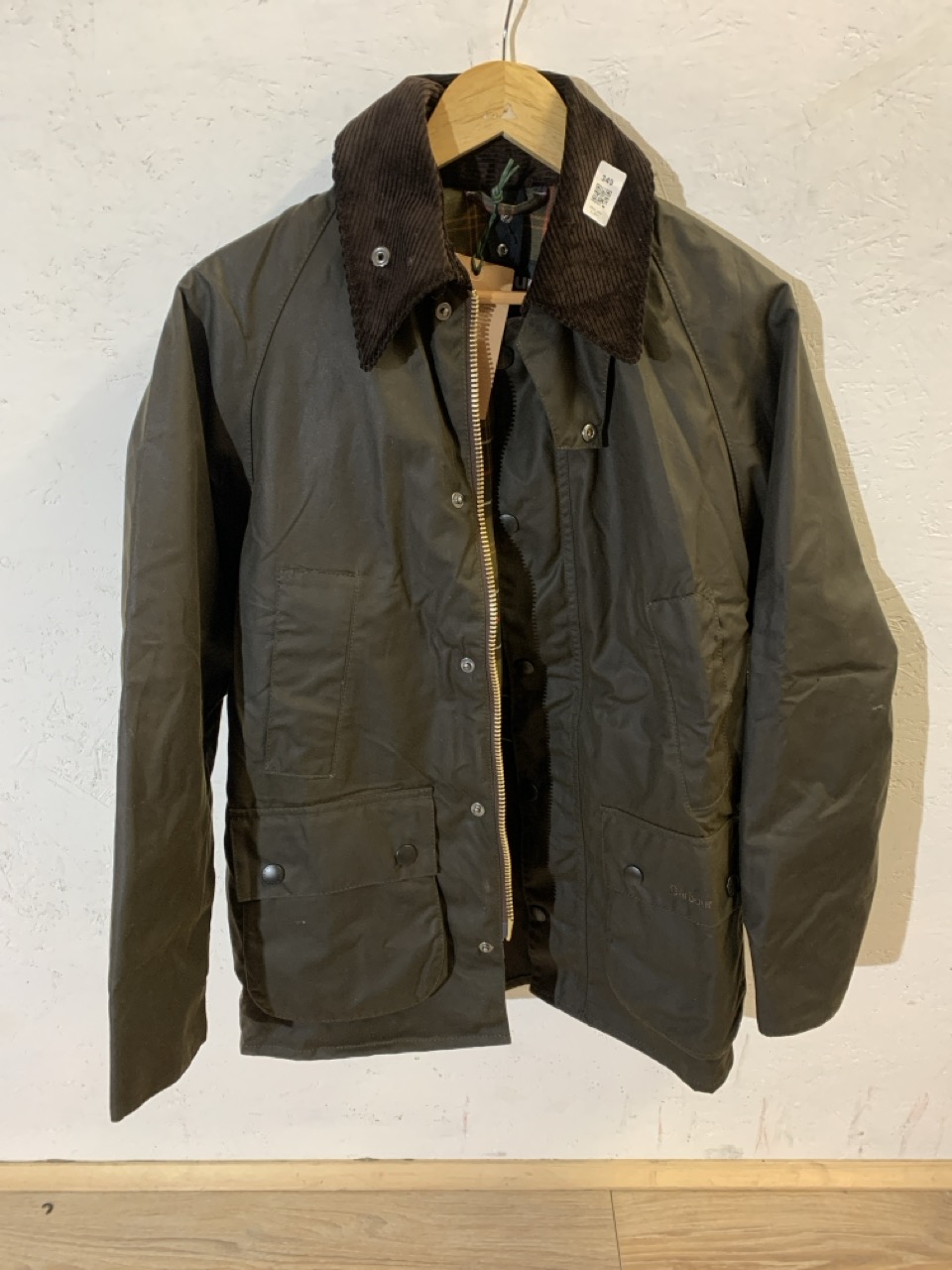 Lot 349  
            Edinburgh SR23 - Delivery Only 

                
BARBOUR CLASSIC BEDALE JACKET WAX OLIVE SIZE 34: LOCATION - G