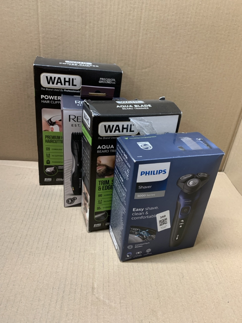 Lot 350  
            Edinburgh SR23 - Delivery Only 

                
QUANTITY OF HEALTH & BEAUTY ITEMS TO INCLUDE PHILIPS SHAVER SERIES 5000 - WET & D...