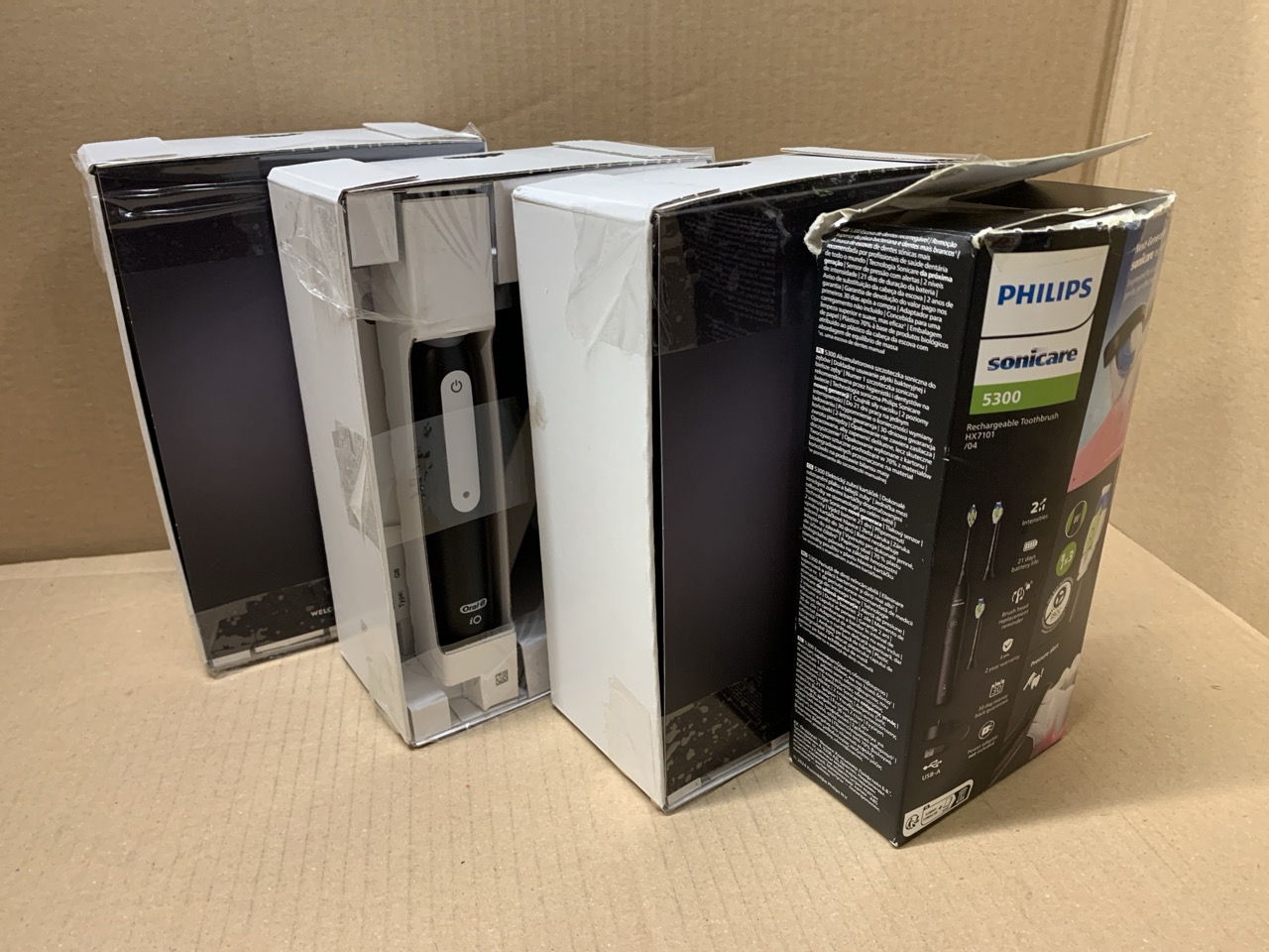 Lot 352  
            Edinburgh SR23 - Delivery Only 

                
QUANTITY OF HEALTH & BEAUTY ITEMS TO INCLUDE PHILIPS SONICARE 5300 ELECTRIC TOOTH...
