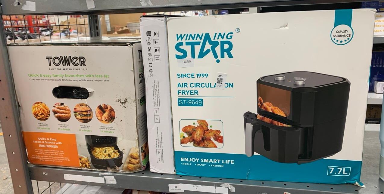 Lot 353  
            Edinburgh SR23 - Delivery Only 

                
QUANTITY OF KITCHEN & APPLIANCES ITEMS TO INCLUDE TOWER T17147 VORTX 4.2L DIGITAL...