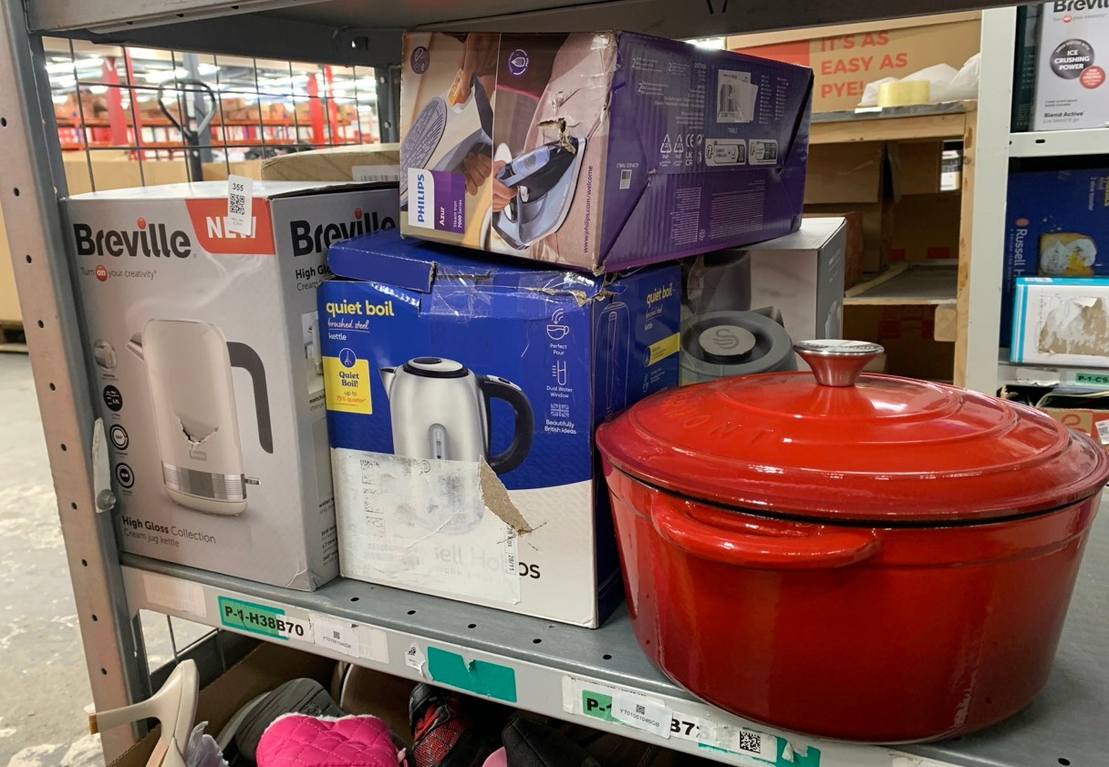 Lot 355  
            Edinburgh SR23 - Delivery Only 

                
QUANTITY OF KITCHEN & APPLIANCES ITEMS TO INCLUDE PHILIPS AZUR 7000 SERIES STEAM ...