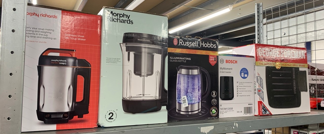 Lot 360  
            Edinburgh SR23 - Delivery Only 

                
QUANTITY OF KITCHEN & APPLIANCES ITEMS TO INCLUDE MORPHY RICHARDS 1.6L CLARITY SO...