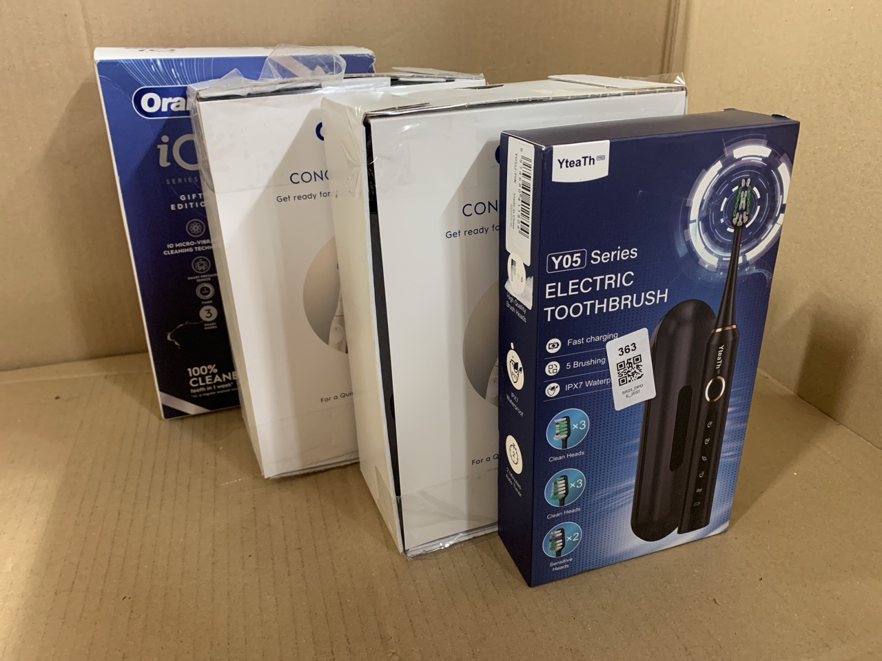 Lot 363  
            Edinburgh SR23 - Delivery Only 

                
QUANTITY OF HEALTH & BEAUTY ITEMS TO INCLUDE ORAL-B IO3 ELECTRIC TOOTHBRUSHES ADU...