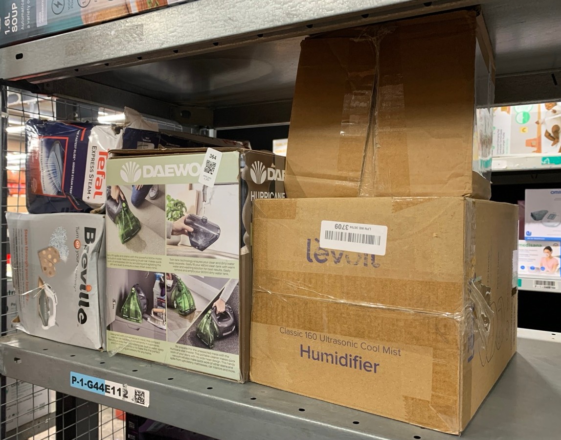 Lot 364  
            Edinburgh SR23 - Delivery Only 

                
QUANTITY OF KITCHEN & APPLIANCES ITEMS TO INCLUDE LEVOIT HUMIDIFIER FOR BEDROOM, ...