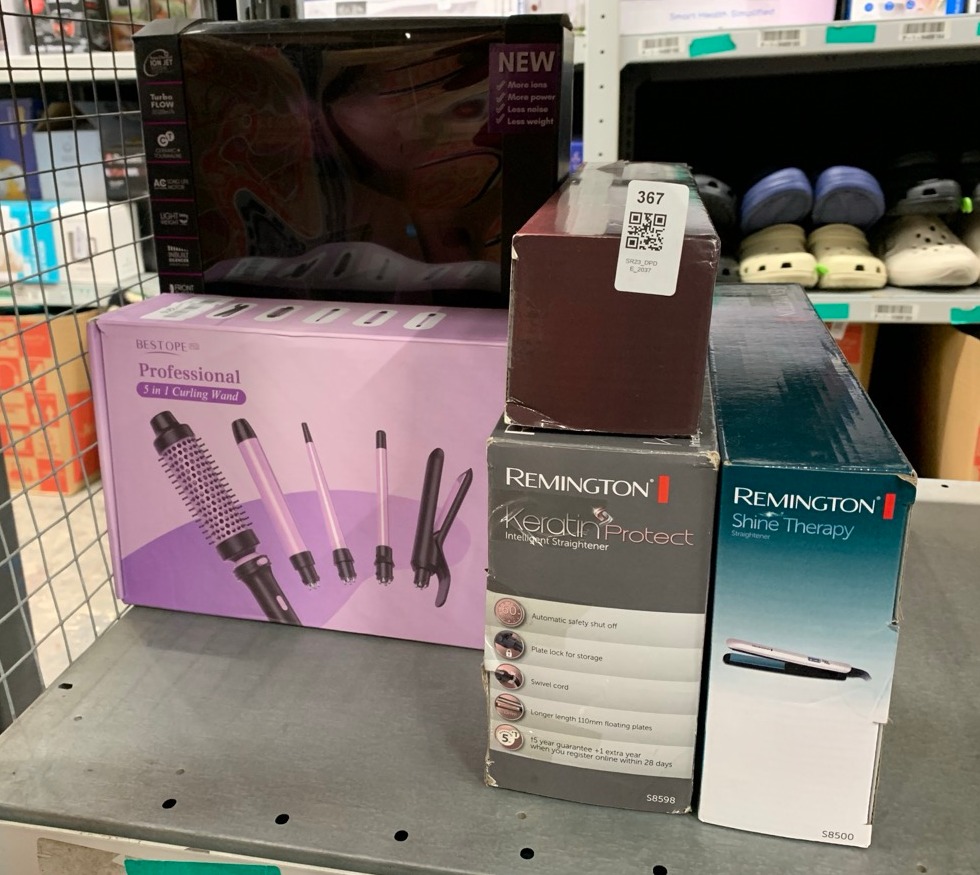 Lot 367  
            Edinburgh SR23 - Delivery Only 

                
QUANTITY OF HEALTH & BEAUTY ITEMS TO INCLUDE REMINGTON SHINE THERAPY HAIR STRAIGH...