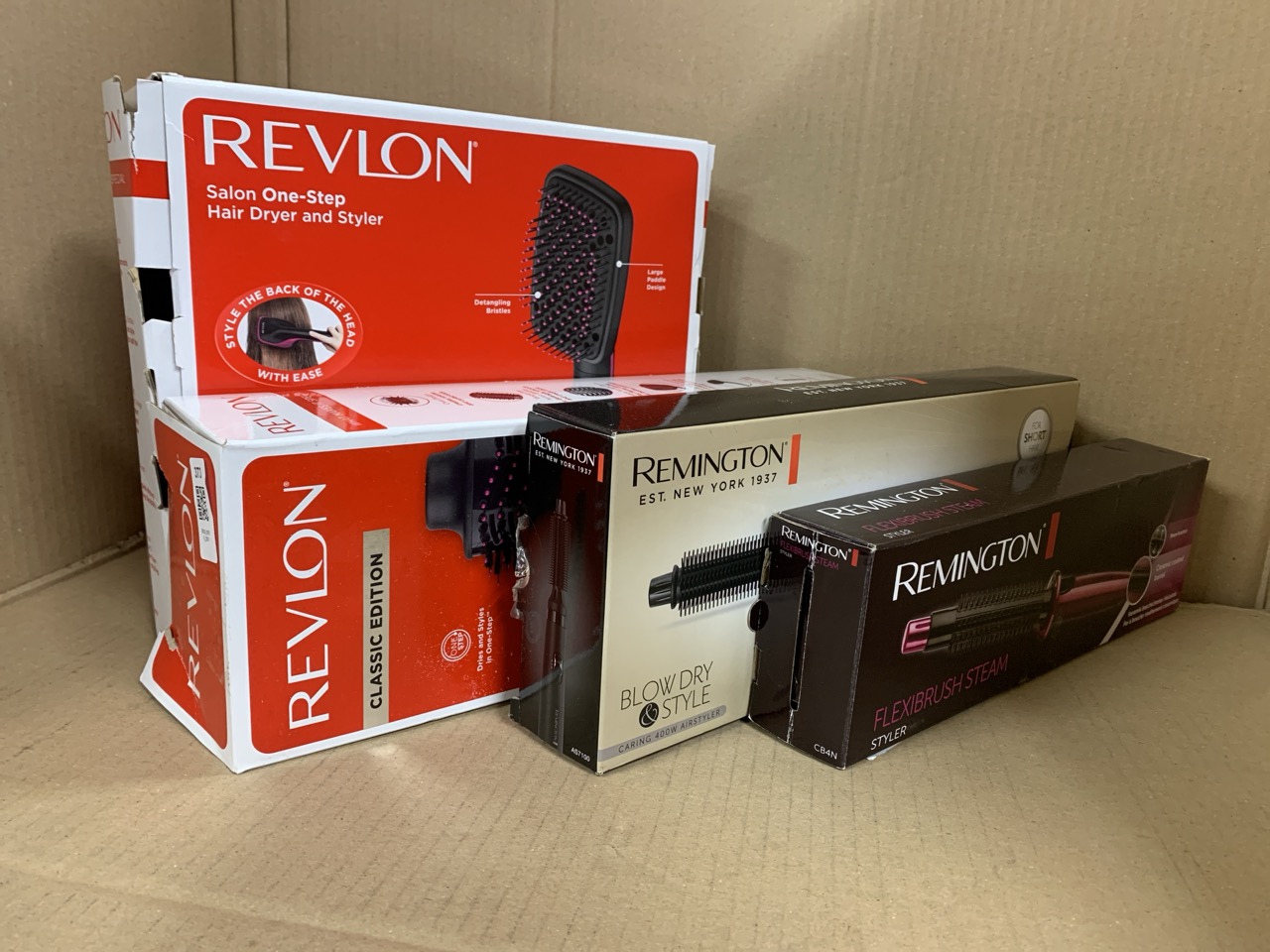 Lot 373  
            Edinburgh SR23 - Delivery Only 

                
QUANTITY OF HEALTH & BEAUTY ITEMS TO INCLUDE REVLON HAIR TOOLS PRO COLLECTION SAL...