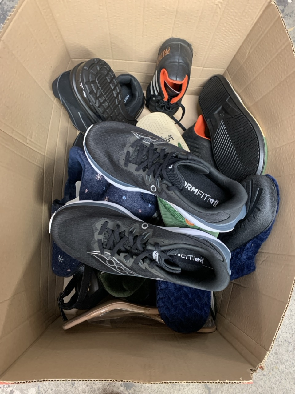 Lot 379  
            Edinburgh SR23 - Delivery Only 

                
QUANTITY OF CLOTHING AND APPAREL TO INCLUDE SAUCONY FROM FIT 4MM OFFSET UK SIZE 8...