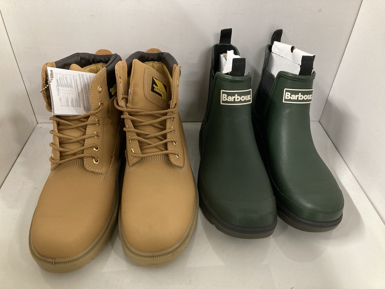 Lot 381  
            Edinburgh SR23 - Delivery Only 

                
BARBOUR WATERPROOF BOOTS UK SIZE 9 + STEEL TOE CAPPED EARTHWORKS SAFETY FOOTWEAR ...