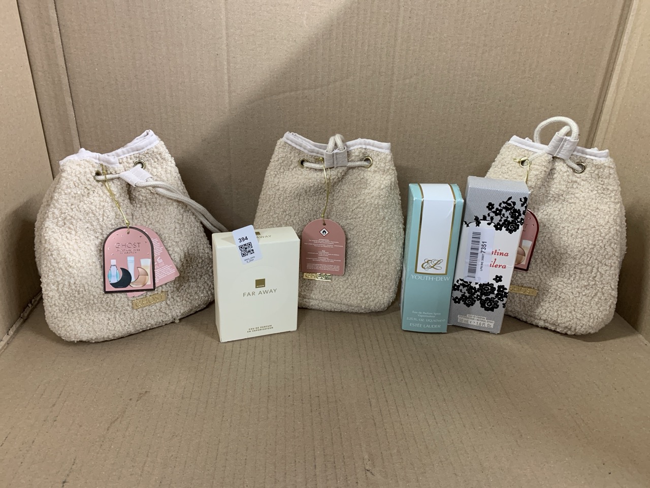 Lot 394  
            Edinburgh SR23 - Delivery Only 

                
QUANTITY OF HEALTH & BEAUTY ITEMS TO INCLUDE GHOST FRAGRANCE GOODIE BAG GIFT SET ...