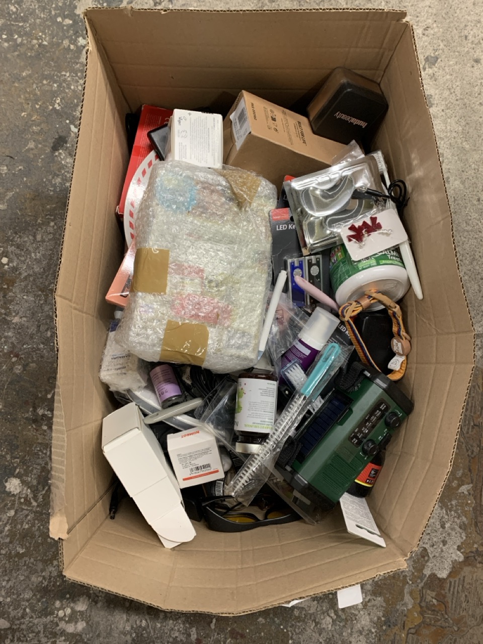 Lot 396  
            Edinburgh SR23 - Delivery Only 

                
QUANTITY OF GENERAL GOOD ITEMS TO INCLUDE HUDABEAUTY EASY BAKE DUO 2X6.5G: LOCATI...