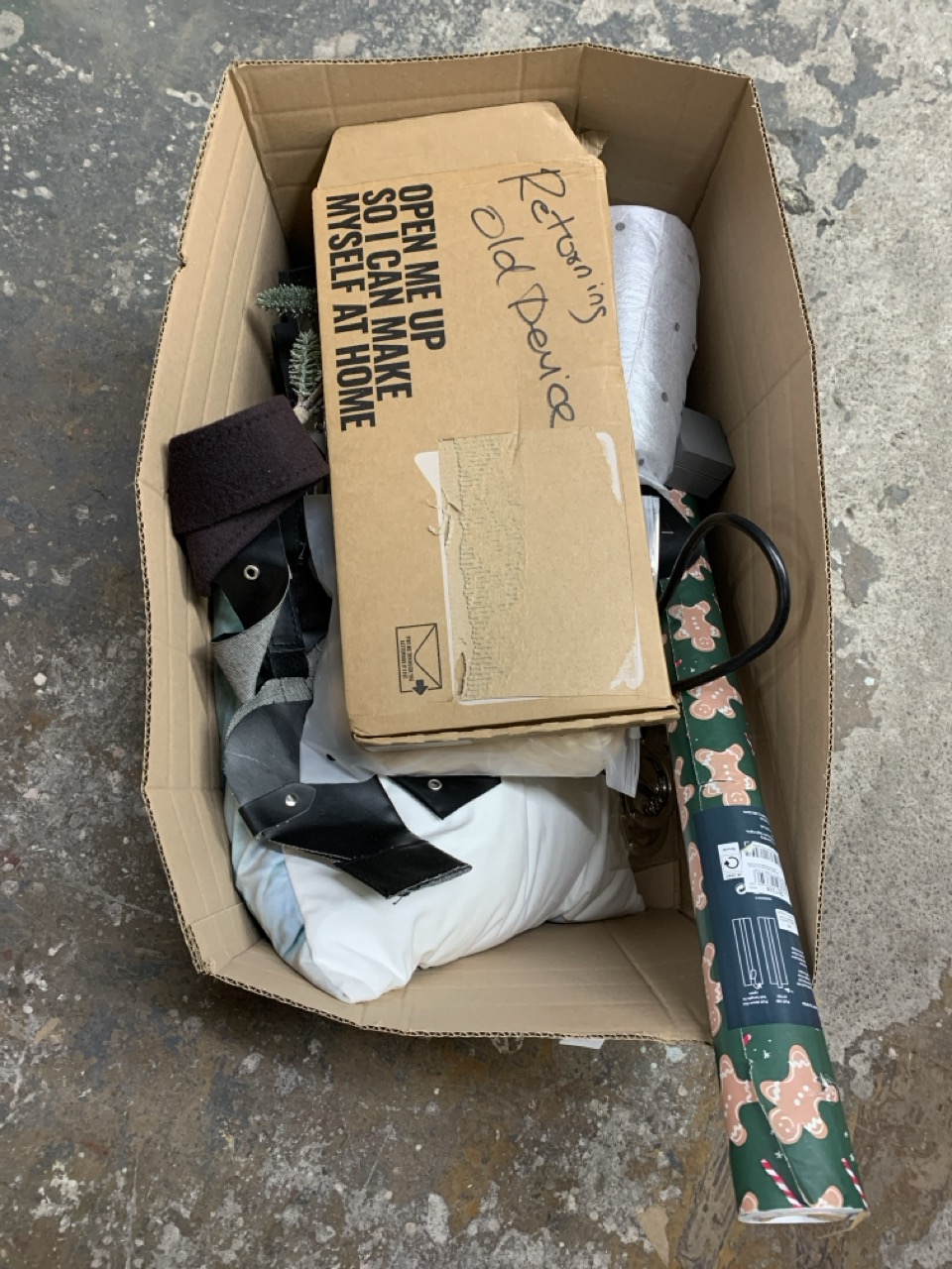 Lot 397  
            Edinburgh SR23 - Delivery Only 

                
QUANTITY OF GENERAL GOODS TO INCLUDE SCATTER CUSHION WITH A CAT PRINT: LOCATION - G