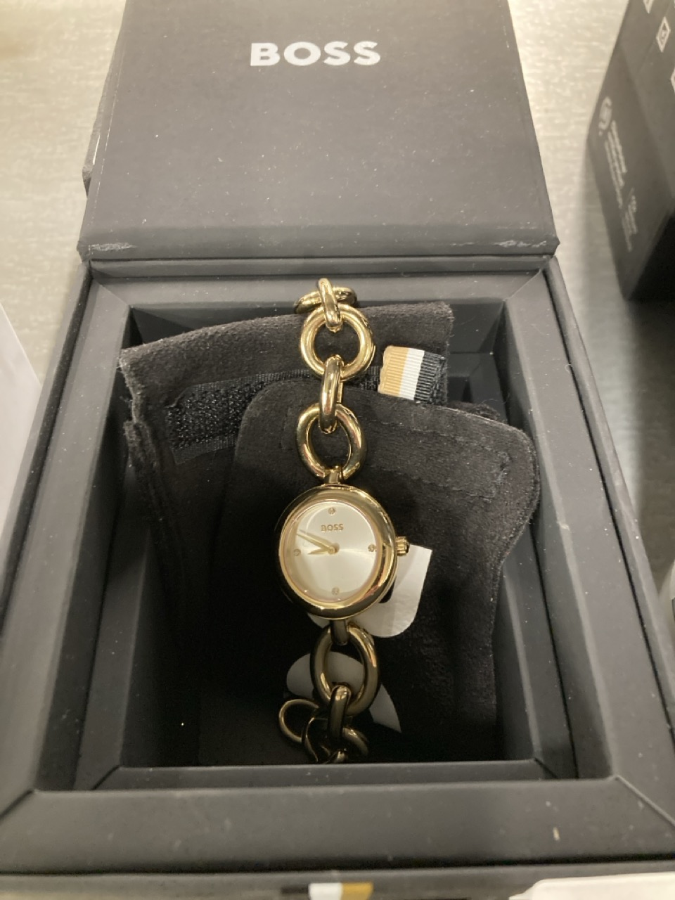 Lot 403  
            Edinburgh SR23 - Delivery Only 

                
BOSS THREE HAND QUARTZ MOVEMENT WATCH FOR WOMEN LIVE COLLECTION WITH LIGHT YELLOW...