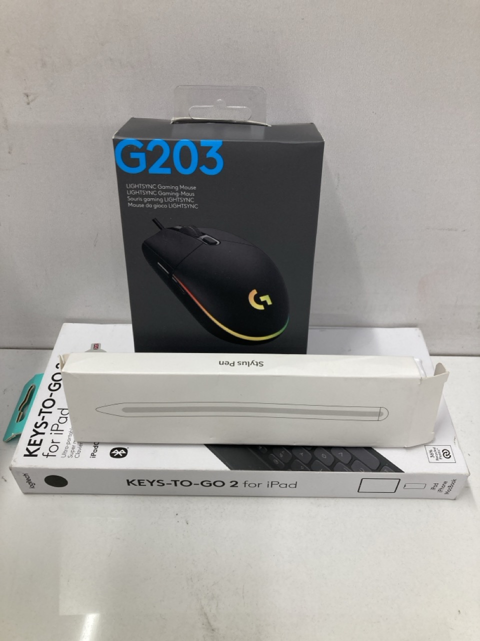 Lot 416  
            Edinburgh SR23 - Delivery Only 

                
QUANTITY OF TECH & GAMING ITEMS TO INCLUDE LOGITECH G203 LIGHTSYNC GAMING MOUSE W...
