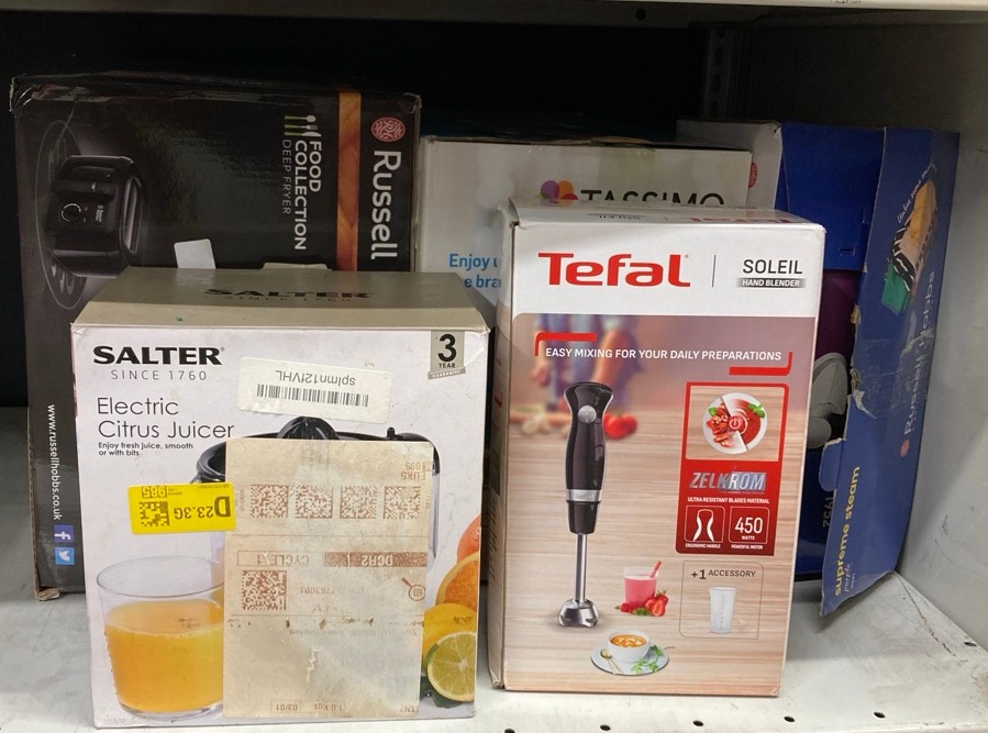 Lot 420  
            Edinburgh SR23 - Delivery Only 

                
QUANTITY OF KITCHEN & APPLIANCES ITEMS TO INCLUDE SALTER ELECTRIC FRUIT JUICER – ...