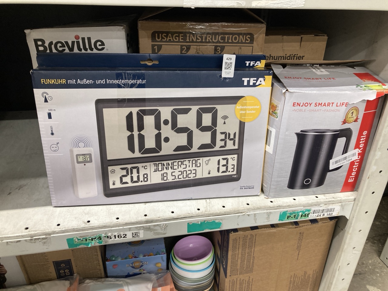 Lot 429  
            Edinburgh SR23 - Delivery Only 

                
QUANTITY OF KITCHEN & APPLIANCES ITEMS TO INCLUDE BREVILLE 3-IN-1 ULTIMATE SNACK ...