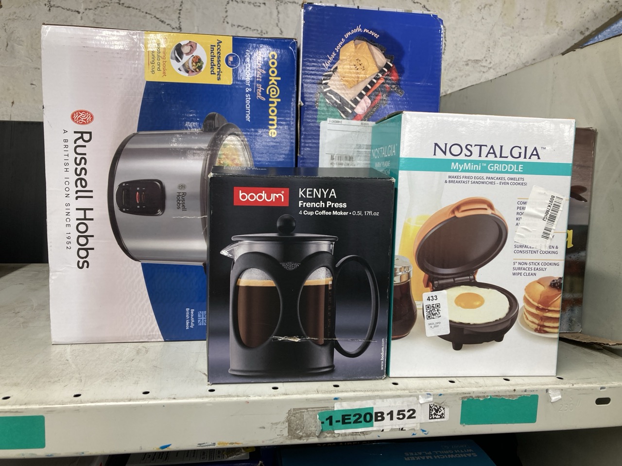 Lot 433  
            Edinburgh SR23 - Delivery Only 

                
QUANTITY OF KITCHEN & APPLIANCES ITEMS TO INCLUDE BODUM KENYA FRENCH PRESS - 500M...