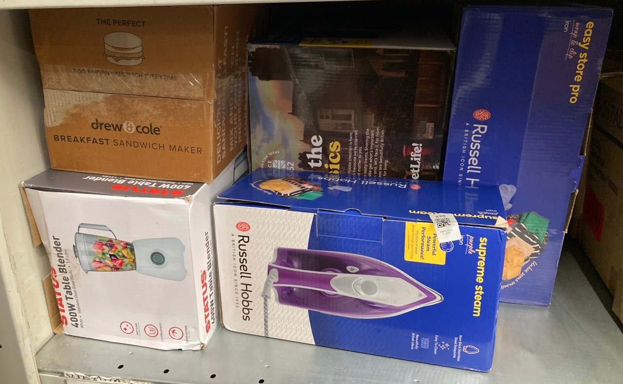 Lot 438  
            Edinburgh SR23 - Delivery Only 

                
QUANTITY OF KITCHEN & APPLIANCES ITEMS TO INCLUDE RUSSELL HOBBS SUPREME STEAM IRO...