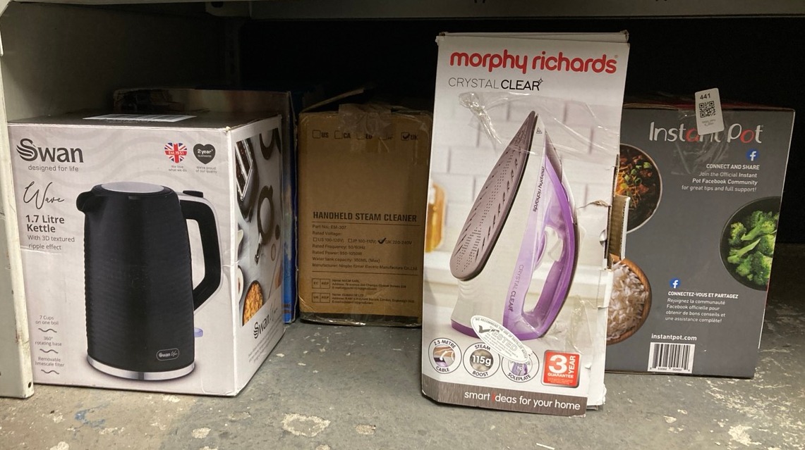 Lot 441  
            Edinburgh SR23 - Delivery Only 

                
QUANTITY OF KITCHEN & APPLIANCES ITEMS TO INCLUDE INSTANT POT STAINLESS STEEL INN...