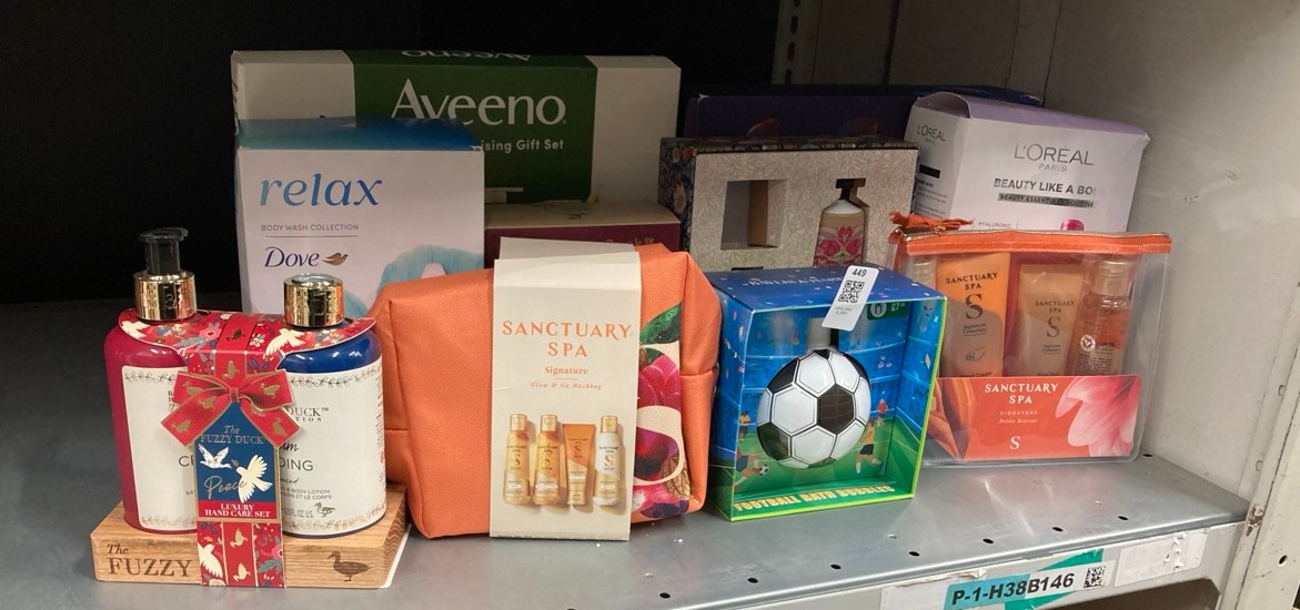 Lot 449  
            Edinburgh SR23 - Delivery Only 

                
QUANTITY OF HEALTH & BEAUTY ITEMS TO INCLUDE SANCTUARY SPA PETITE RETREAT GIFT SE...