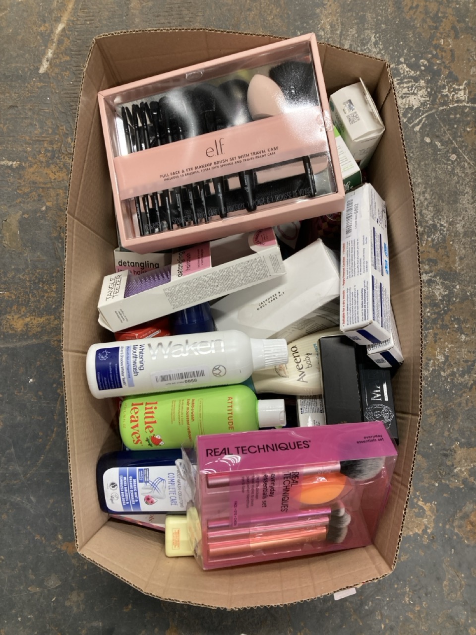 Lot 450  
            Edinburgh SR23 - Delivery Only 

                
QUANTITY OF HEALTH & BEAUTY ITEMS TO INCLUDE TANGLE TEEZER FINE AND FRAGILE ULTIM...