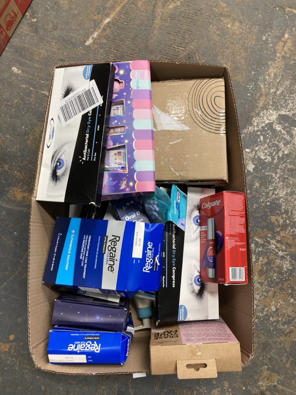 Lot 451  
            Edinburgh SR23 - Delivery Only 

                
QUANTITY OF HEALTH & BEAUTY ITEMS TO INCLUDE COLGATE MAX WHITE PURPLE SERUM 40 ML...