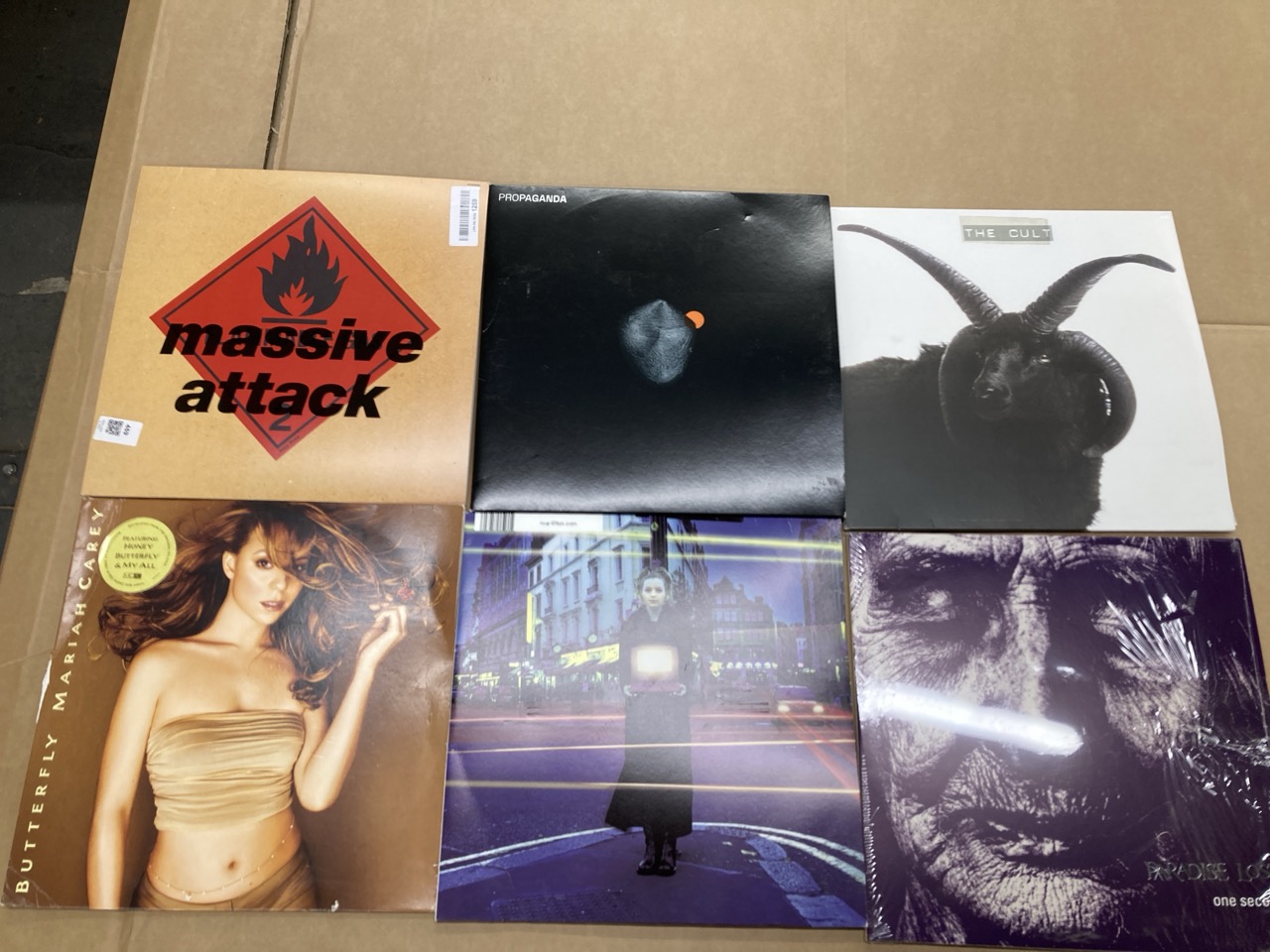 Lot 459  
            Edinburgh SR23 - Delivery Only 

                
QUANTITY OF VINYLS ITEMS TO INCLUDE BUTTERFLY, MARIAH CAREY: LOCATION - I