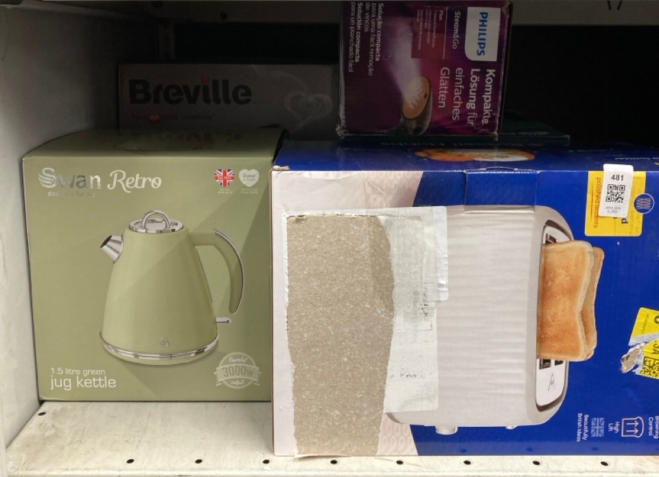 Lot 481  
            Edinburgh SR23 - Delivery Only 

                
QUANTITY OF KITCHEN & APPLIANCES ITEMS TO INCLUDE RUSSELL HOBBS EDEN 2 SLICE TOAS...