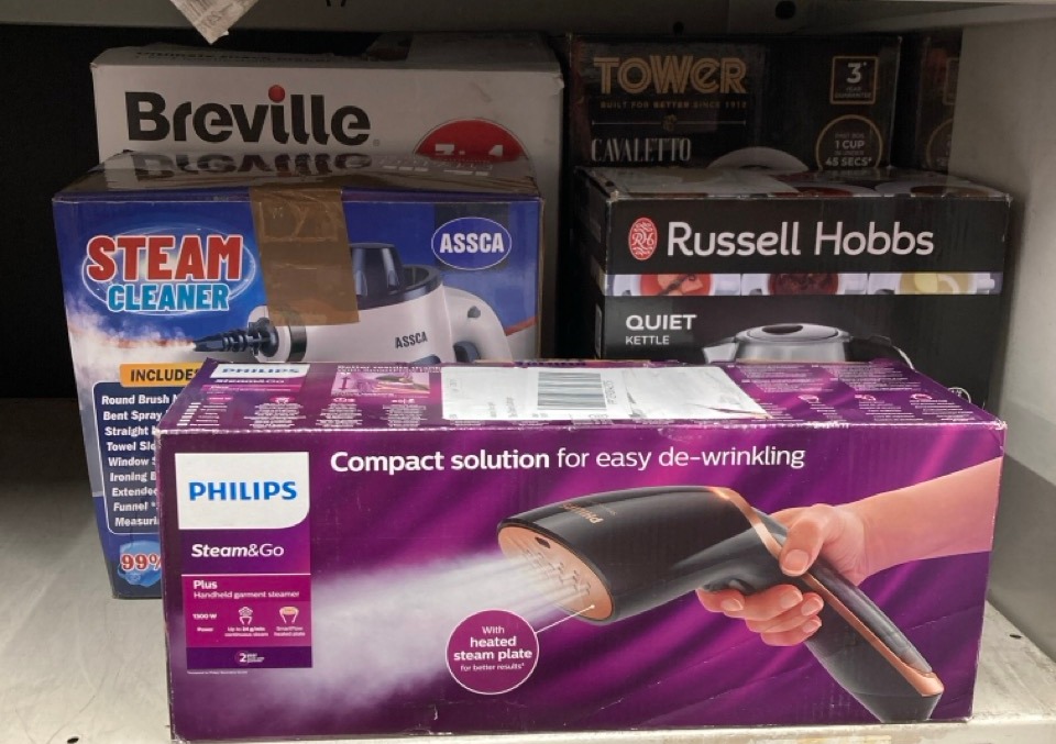 Lot 482  
            Edinburgh SR23 - Delivery Only 

                
QUANTITY OF KITCHEN & APPLIANCES ITEMS TO INCLUDE RUSSELL HOBBS ELECTRIC KETTLE (...