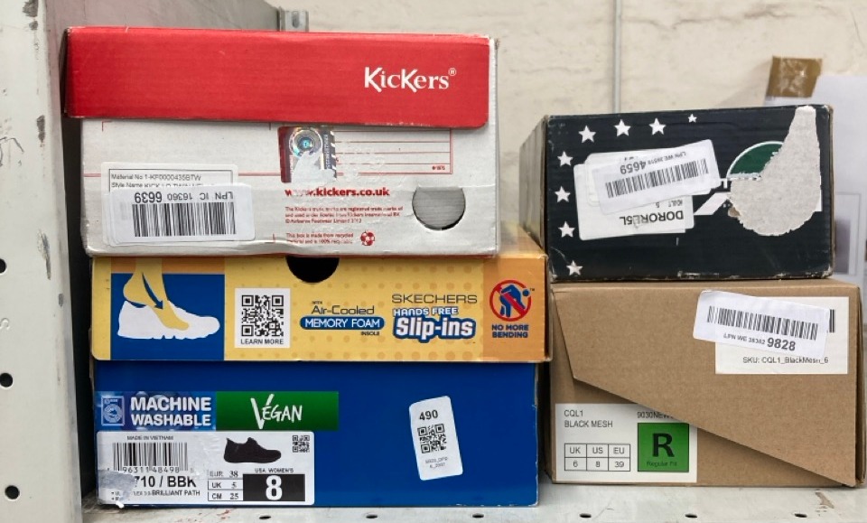 Lot 490  
            Edinburgh SR23 - Delivery Only 

                
QUANTITY OF CLOTHING & APPAREL ITEMS TO INCLUDE SKECHERS WOMEN'S ULTRA FLEX 3.0 B...