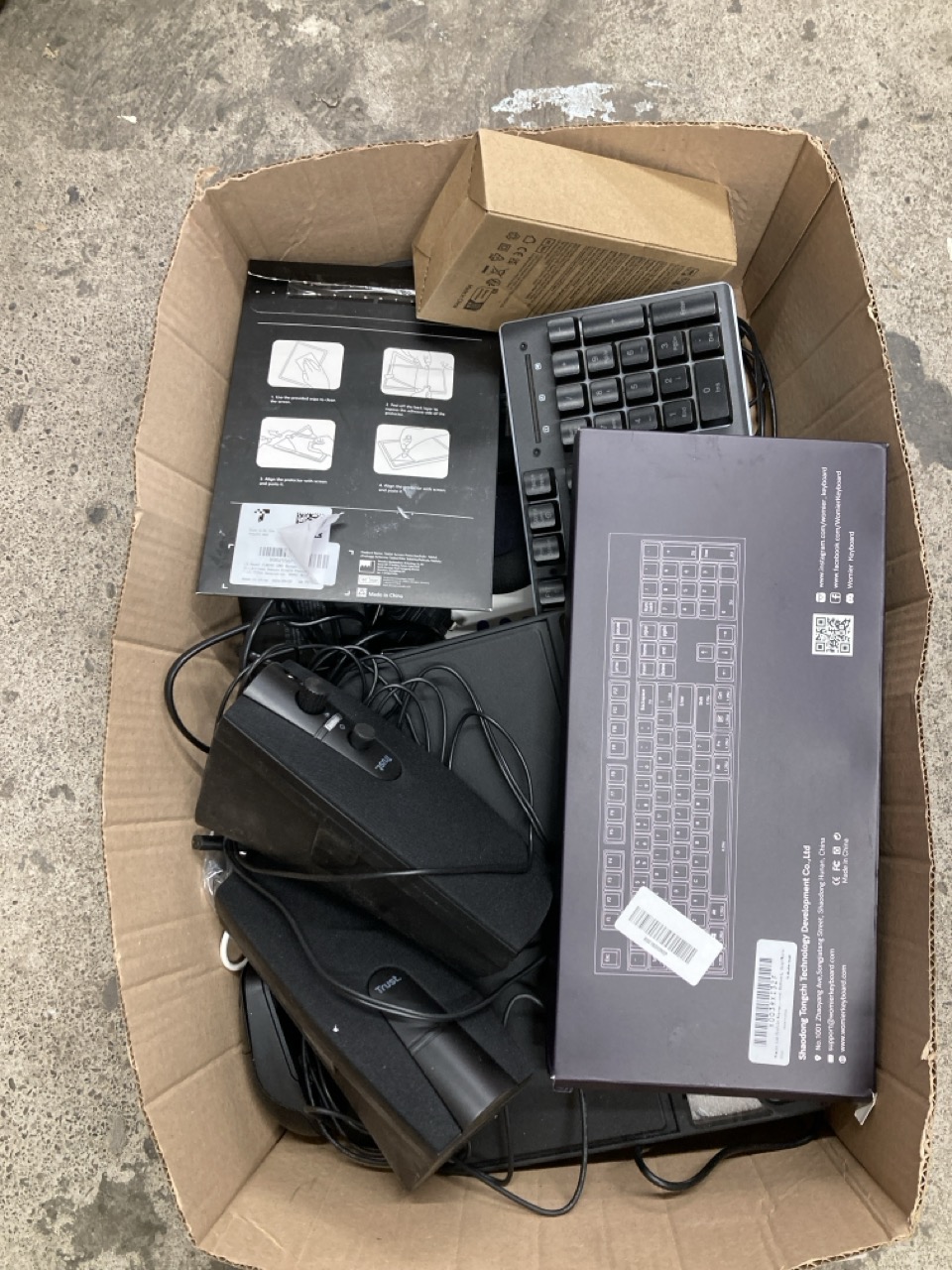 Lot 497  
            Edinburgh SR23 - Delivery Only 

                
QUANTITY OF TECH & GAMING ITEMS TO INCLUDE HYPERX CLOUD 3- WIRED GAMING HEADSET, ...