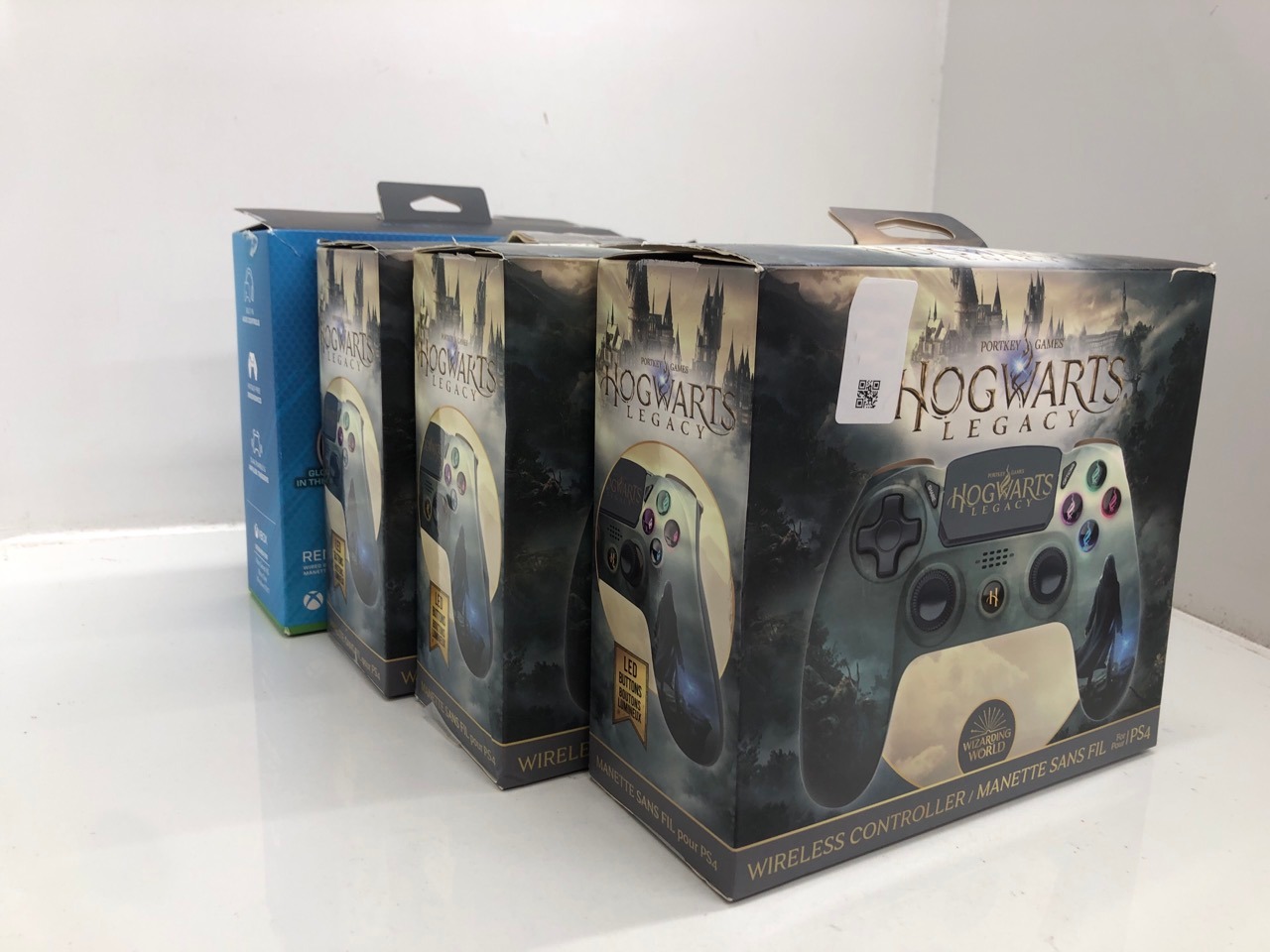 Lot 517  
            Edinburgh SR23 - Delivery Only 

                
QUANTITY OF TECH & GAMING ITEMS TO INCLUDE PORTKEY GAMES HOGWARTS LEGACY PS5 CONT...