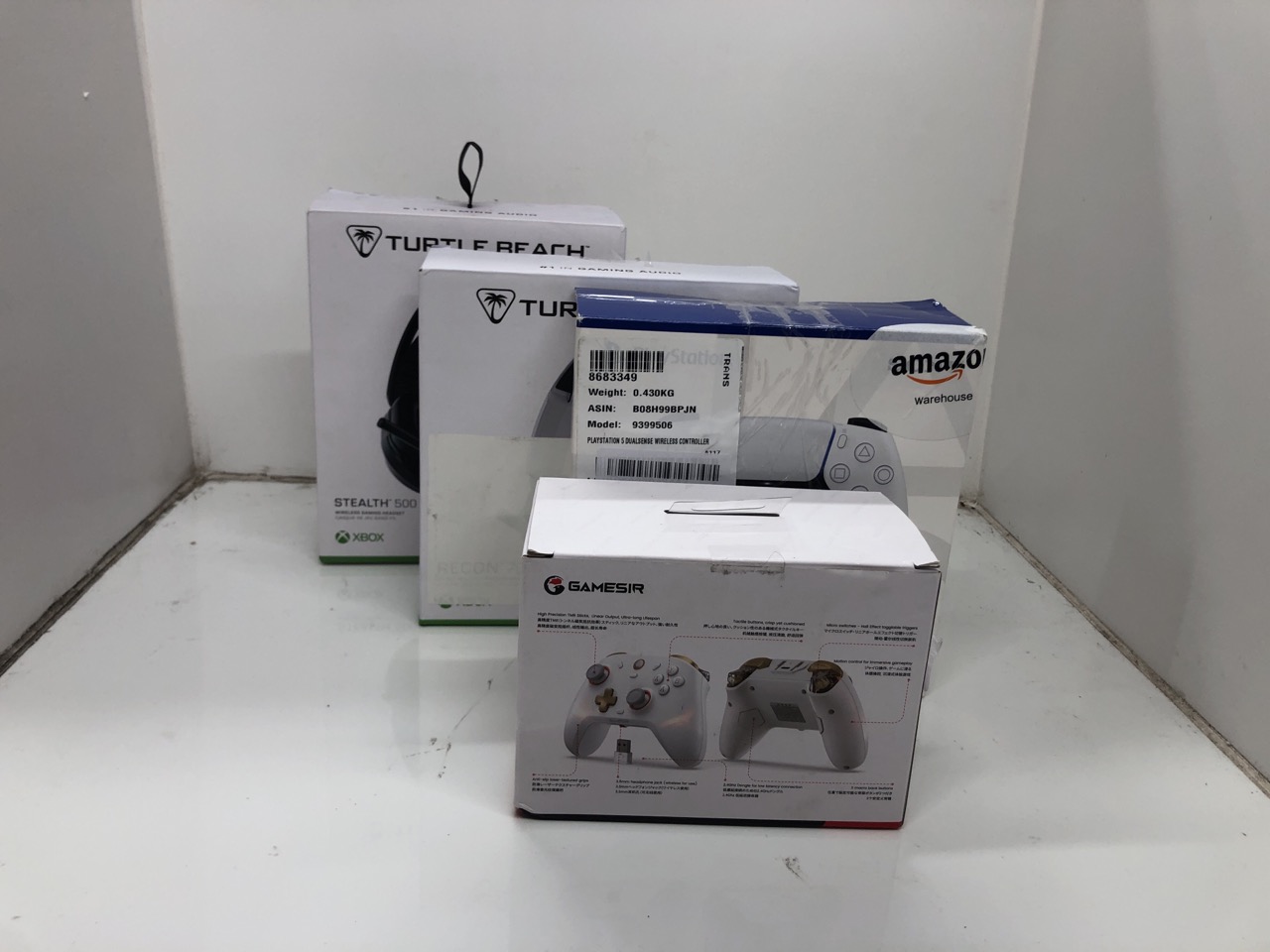 Lot 545  
            Edinburgh SR23 - Delivery Only 

                
QUANTITY OF TECH & GAMING ITEMS TO INCLUDE TURTLE BEACH RECON 70 WHITE XBOX WIRED...