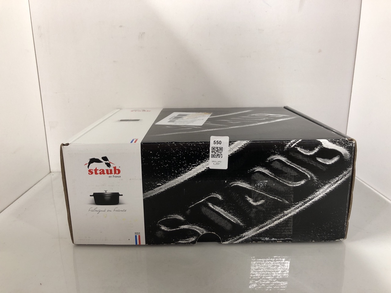 Lot 550  
            Edinburgh SR23 - Delivery Only 

                
STAUB EN FRANCE CAST IRON DUTCH OVEN: LOCATION - J