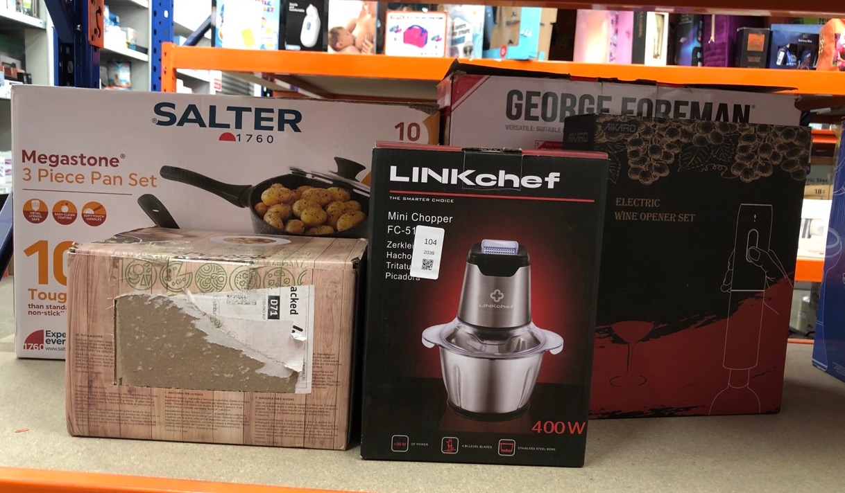 Lot 104  
            Edinburgh SR24 - Delivery Only 

                
QUANTITY OF KITCHEN & APPLIANCES ITEMS TO INCLUDE SALTER MEGASTONE 3-PIECE PAN SE...