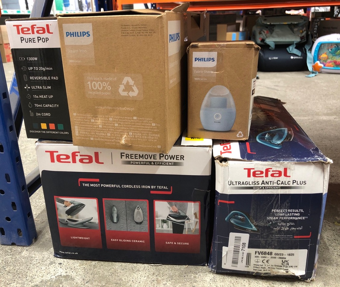 Lot 107  
            Edinburgh SR24 - Delivery Only 

                
QUANTITY OF KITCHEN & APPLIANCES ITEMS TO INCLUDE PHILIPS 1000 SERIES FABRIC SHAV...