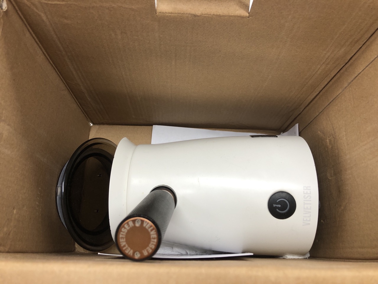 Lot 108  
            Edinburgh SR24 - Delivery Only 

                
QUANTITY OF KITCHEN & APPLIANCES ITEMS TO INCLUDE HOTEL CHOCOLAT 472725AM WHITE V...