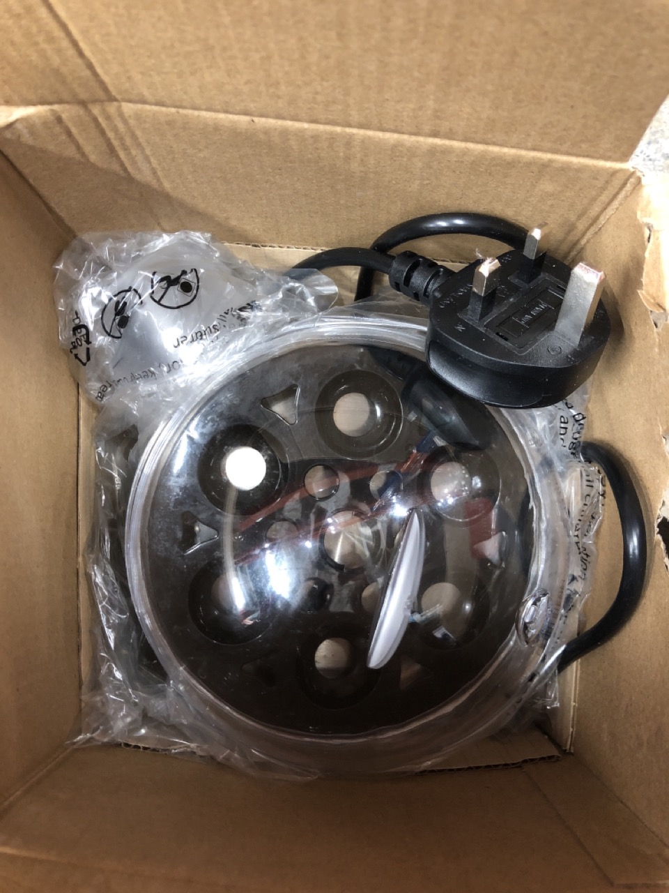 Lot 109  
            Edinburgh SR24 - Delivery Only 

                
QUANTITY OF KITCHEN & APPLIANCES ITEMS TO INCLUDE SALTER ELECTRIC MULTI EGG COOKE...