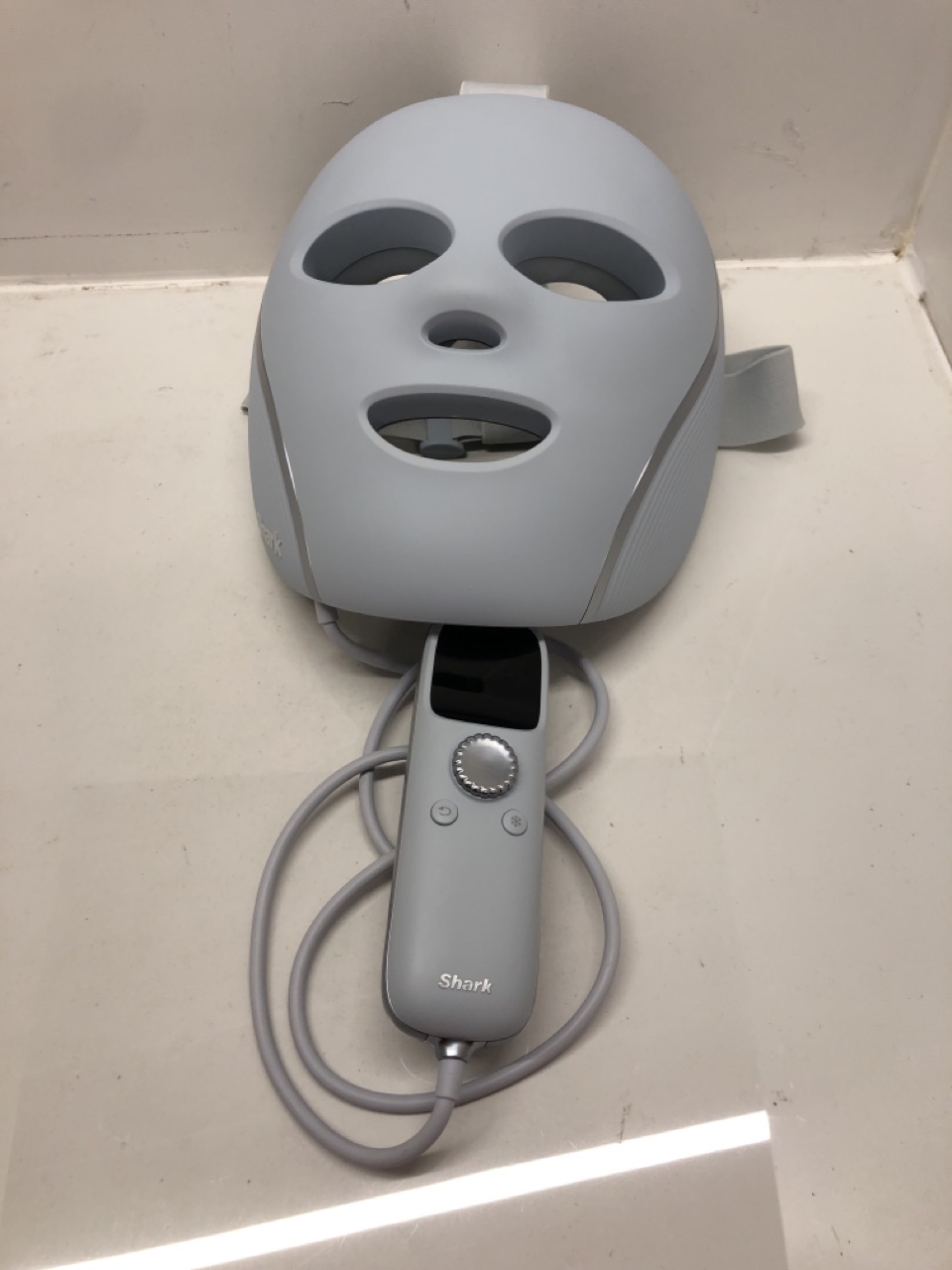 Lot 110  
            Edinburgh SR24 - Delivery Only 

                
SHARK CRYGLOW UNDER EYE COOLING & LED ANTI AGING & BLEMISH REPAIR MASK : LOCATION...