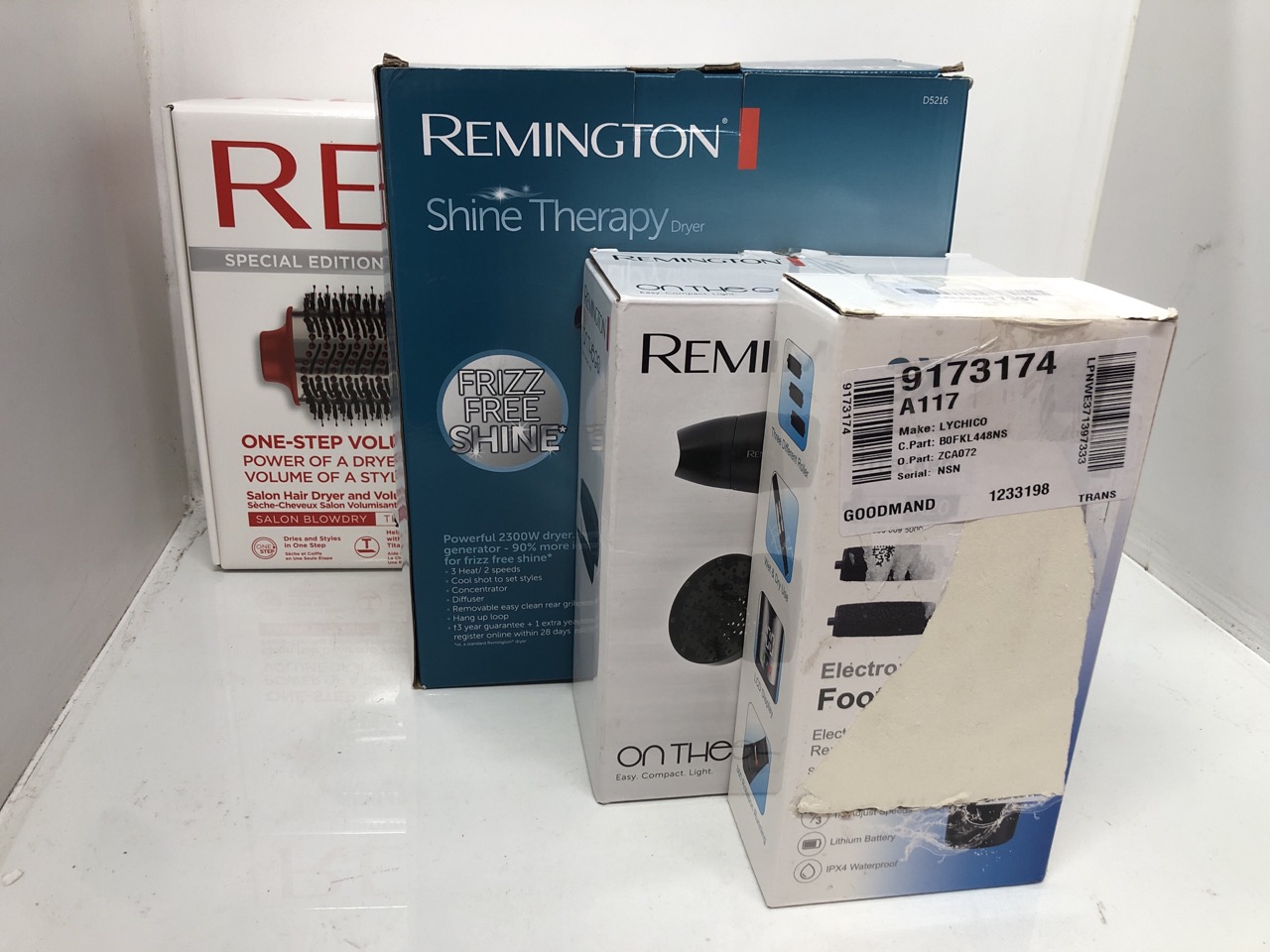 Lot 112  
            Edinburgh SR24 - Delivery Only 

                
QUANTITY OF HEALTH & BEAUTY ITEMS TO INCLUDE REMINGTON TRAVEL HAIR DRYER (DIFFUSE...