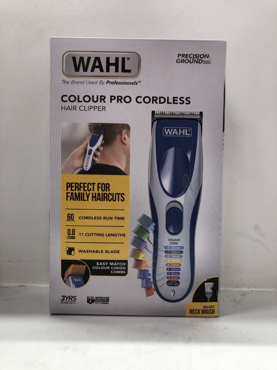 Lot 115  
            Edinburgh SR24 - Delivery Only 

                
QUANTITY OF HEALTH & BEAUTY ITEMS TO INCLUDE PHILIPS SERIES 7000 ALL-IN-ONE TRIMM...