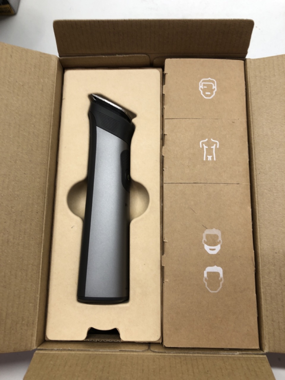 Lot 115  
            Edinburgh SR24 - Delivery Only 

                
QUANTITY OF HEALTH & BEAUTY ITEMS TO INCLUDE PHILIPS SERIES 7000 ALL-IN-ONE TRIMM...